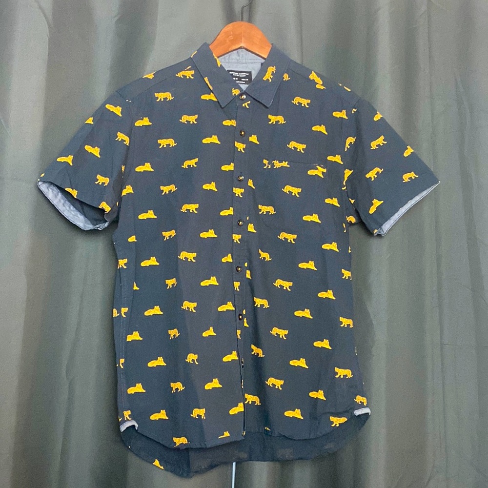 Black tiger print button down size medium
